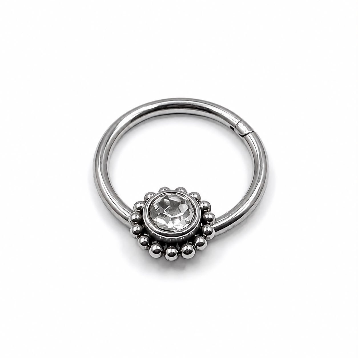 Clicker plateado con flor strass